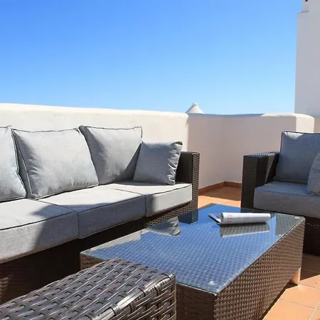 Del Golf Hills Apartment