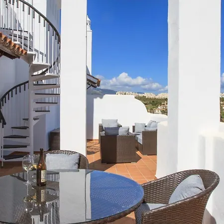 דירה Del Golf Hills אסטפונה