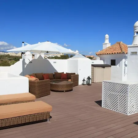 דירה Del Golf Hills אסטפונה